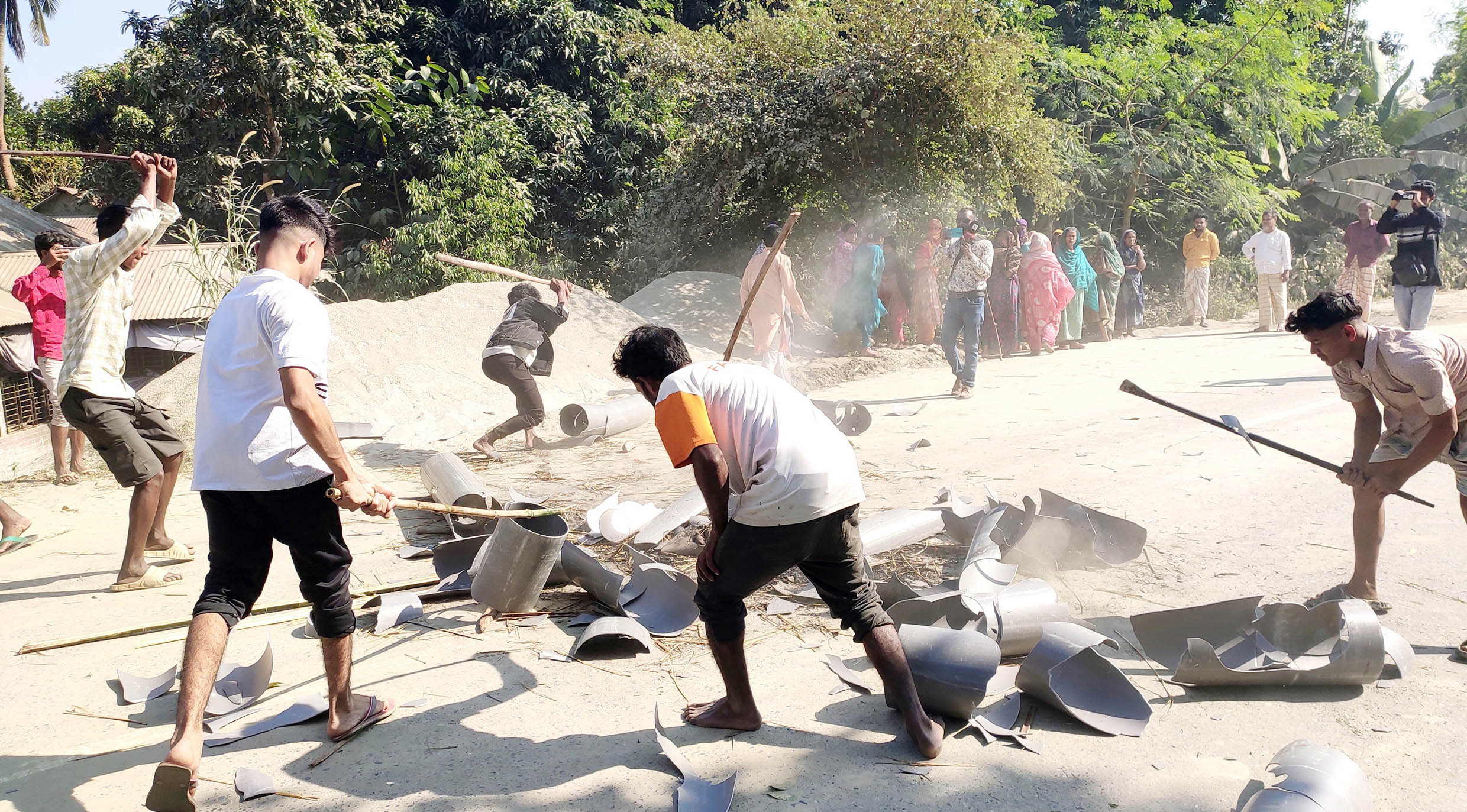 টাঙ্গাইলে ব্যাঙের ছাতার মতো গড়ে ওঠেছে অবৈধ বালুঘাট