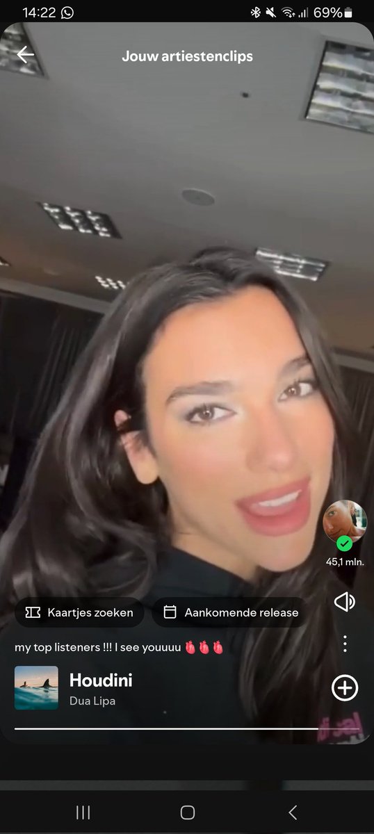 JuulNotJuul's tweet photo. dua lipa sent me a personal video message telling me she's obsessed with me??? omg https://t.co/2tehVUfQSn