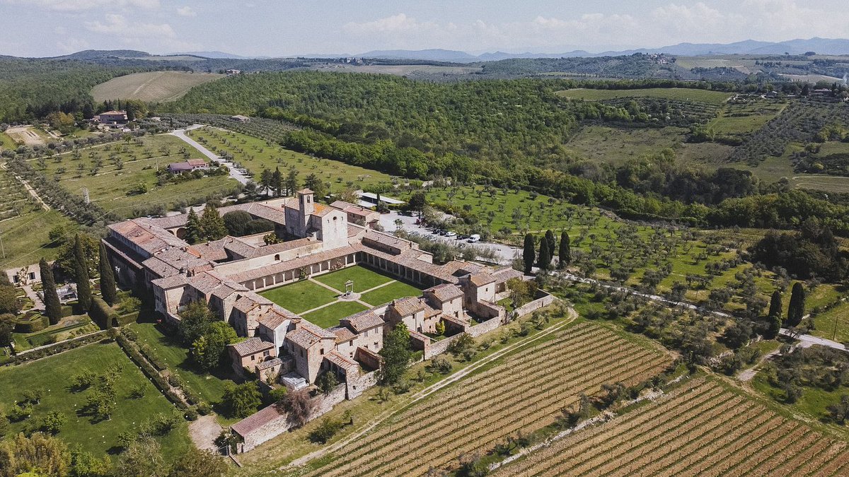 Tuscany's hills are worldwide famous 🌄 
That's why we are organizing the "Learning Over Time" school inside the Certosa di Pontignano (Siena, March 2025) 
The school is about machines that learn over time in dynamic environments, check it out!
cai.diism.unisi.it/school
