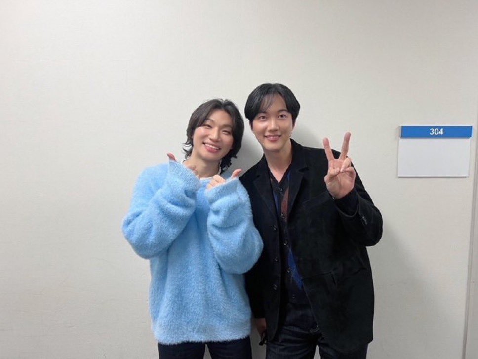 DLITE_BT's tweet photo. VIPの皆さん、今日もありがとうございました
明日も僕と楽しく話しましょう
おやすみなさ~い
先日、SUPERNOVAのゴニルさんと

VIPs, thank you again today.
Let's have fun talking with me tomorrow.
Good night. https://t.co/t5uZVWdAOx