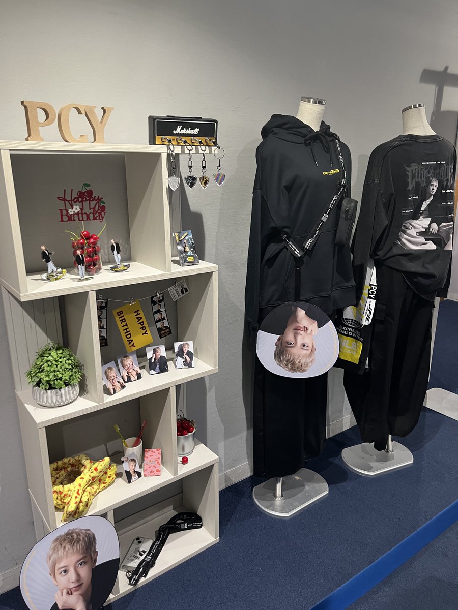 yn___pcy's tweet photo. 1週間の間に4回チャニョルに会えるなんて…！💗お誕生日もお祝いできたし！
毎公演幸せな時間だった😭😭😭
ドラマーチャニョルもギタリストチャニョルもアイドルチャニョルもどれも素敵過ぎる🌟

🍒💭名古屋でお隣のお姉さんが話しかけてくれて本当に嬉しかったです😭 https://t.co/Urdz1wm1qv