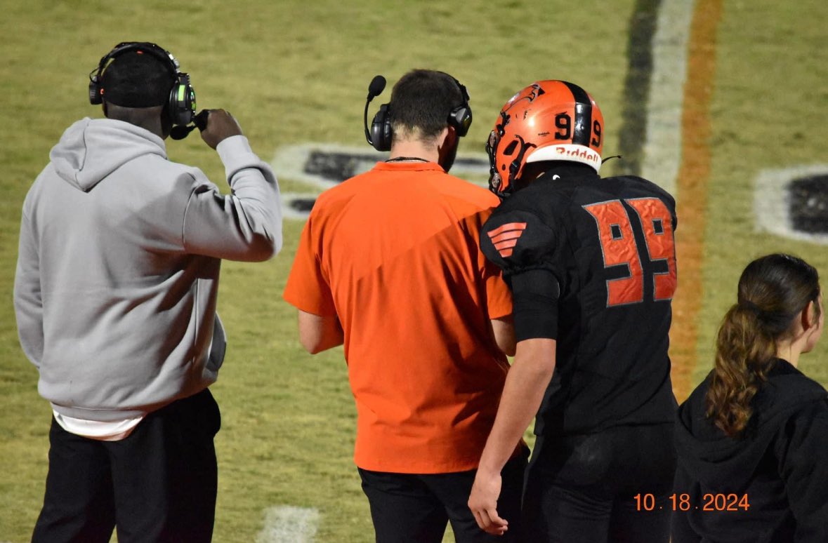 Shooter Foster (@shooterfoster) on Twitter photo Junior season stats 60 tackles 2 forced fumbled, 1 forced safety. 8.5 sacks, 1 PBU  DE 6’1” 180lbs Junior season stats 60 tackles 2 forced fumbled, 1 forced safety. 8.5 sacks, 1 PBU  DE 6’1” 180lbs