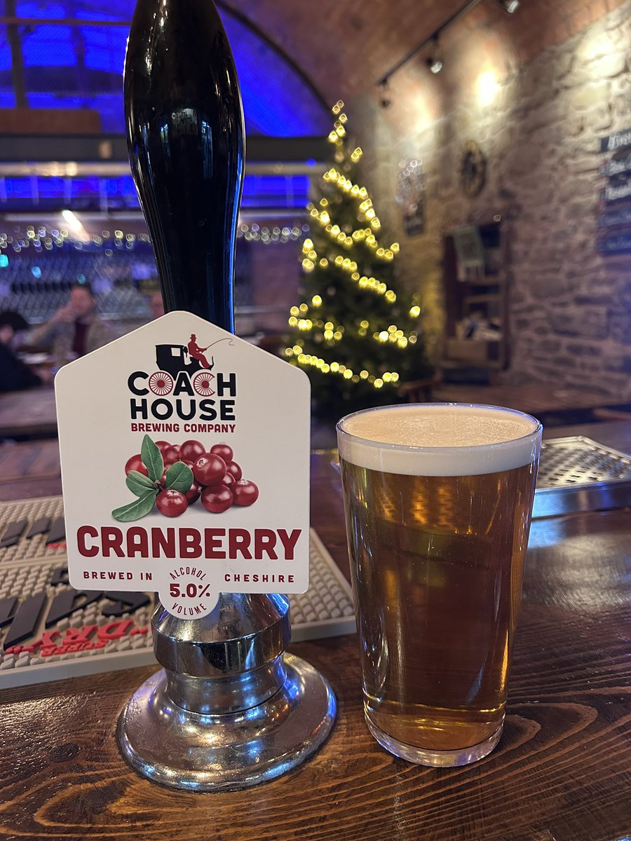 greatalevaults's tweet photo. 🚨NEW BEER ALERT🍻

Fantastically festively flavoured come try Cranberry Pale from Coach House an easy drinking pale delicately infused with cranberry perfect for the #christmas period🍻

#newbeer #beeroclock #christmasbeer #xmas #xmasbeer #xmasdrinks #bolton #thevaults #ale https://t.co/qx9K2OOvBT