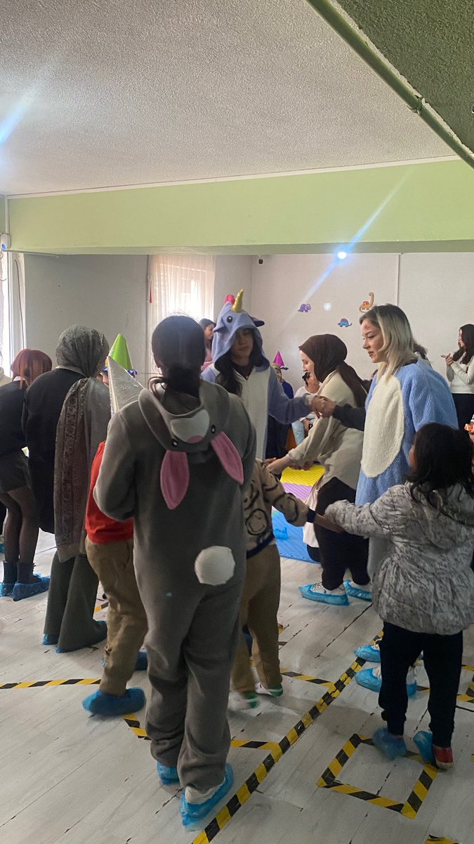 esragsb's tweet photo. Keşan Kız Yurdu, Gazi Evrenos Erkek Yurdu, Keşan Şehit Erdoğan Meyva Gençlik Merkezi ve Keşan Meslek Yüksekokulu Çocuk Gelişimi Bölümü işbirliği ile bugün Balkan Özel Eğitim ve Rehabilitasyon Merkezini ziyaret ettik. 🥰@EdirneKYGM @GSB_Edirne @nvn2259 https://t.co/53ruNW2FgI