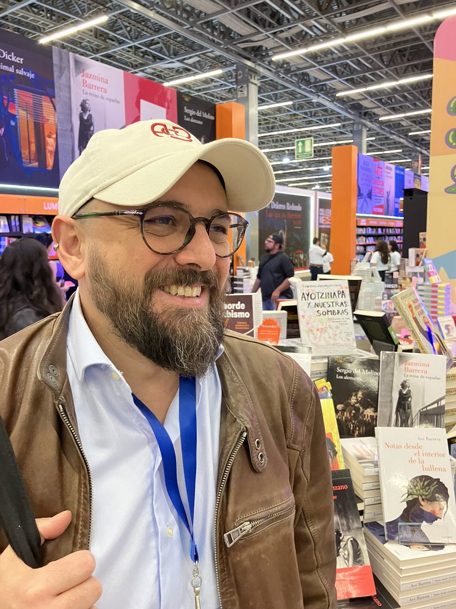 Fedemast's tweet photo. Regreso de la @FILGuadalajara contento y agradecido.
Fue hermoso compartir este libro con tanta gente.
@SoyMarAlvarez @CatalliDaniele @penguinlibrosmx https://t.co/SBOiMbdj42