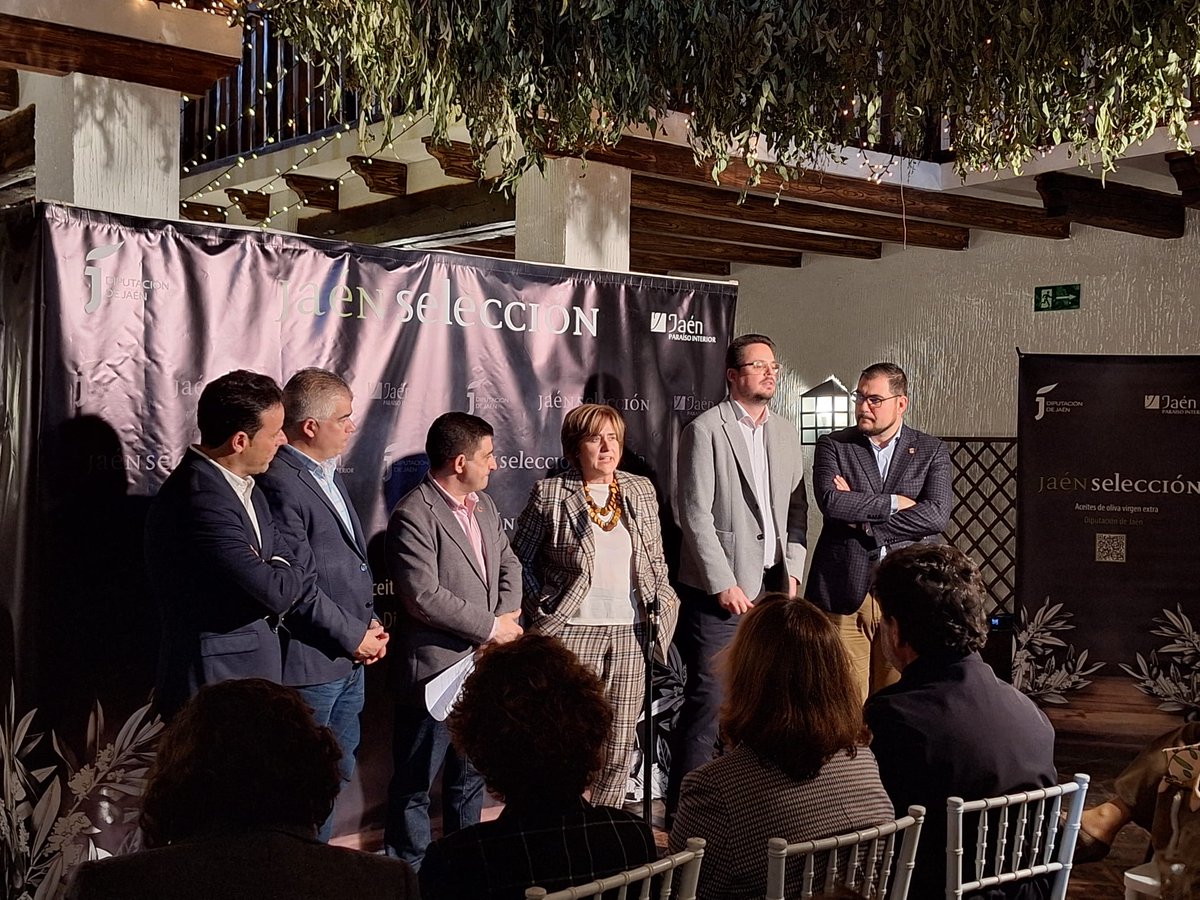 Este año los seleccionados con el galardón #Jaenseleccion2025 son: <a href="/OroBailen/">Aceites Oro Bailen</a> <a href="/OleicolaJaen/">Oleícola Jaén • Aoveland</a> <a href="/Dominus_AOVE/">Dominusvirgenextra</a> <a href="/CamarasaAOVE/">Señorio De Camarasa AOVE</a> <a href="/aceitesolive/">@aceitesolive.com</a> <a href="/LaPandera_Aove/">AOVE Jabalcuz</a> <a href="/picualia/">Picualia AOVE</a> y <a href="/MelgarejoVirgin/">Melgarejo, extra virgin.</a> Enhorabuena a los #8magnificos