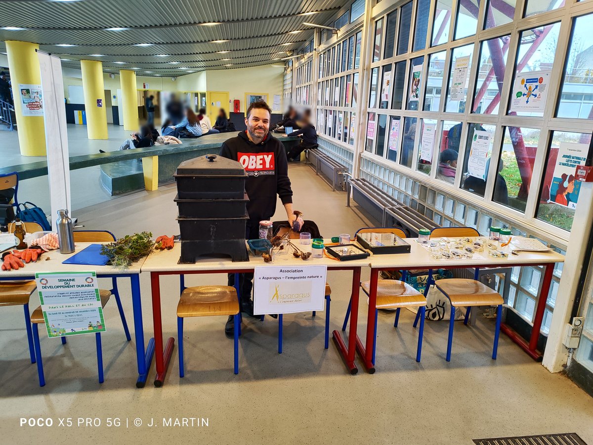 JMartin49350's tweet photo. Semaine du Développement Durable - Jour 1

Lancement de la 1ère semaine du développement durable du @0950666h . 
Présence d'un stand @ServiceCivique et d'un stand de l'association Asparagus. 
▶️https://t.co/N9VdbpItrO

@edd_versailles @fbouteloup1 @FabienSerret @acversailles https://t.co/wjdSsY2FVS