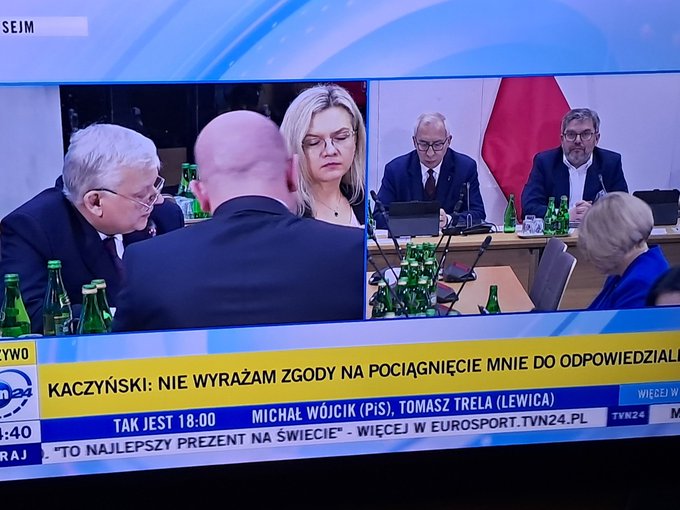 Gd9W8LjWsAAKLQS?format=jpg&name=small