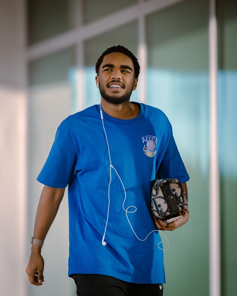 alainfcae's tweet photo. من وصول اللاعبين لاستاد خليفة بن زايد

#تدريبات_الزعيم | #ALAINTraining https://t.co/HiQ7IZTGDT