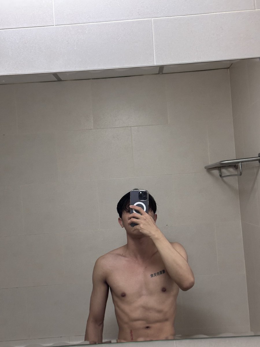 Sky_jakkaphan's tweet photo. 🛁 https://t.co/mQBSOdy0j3
