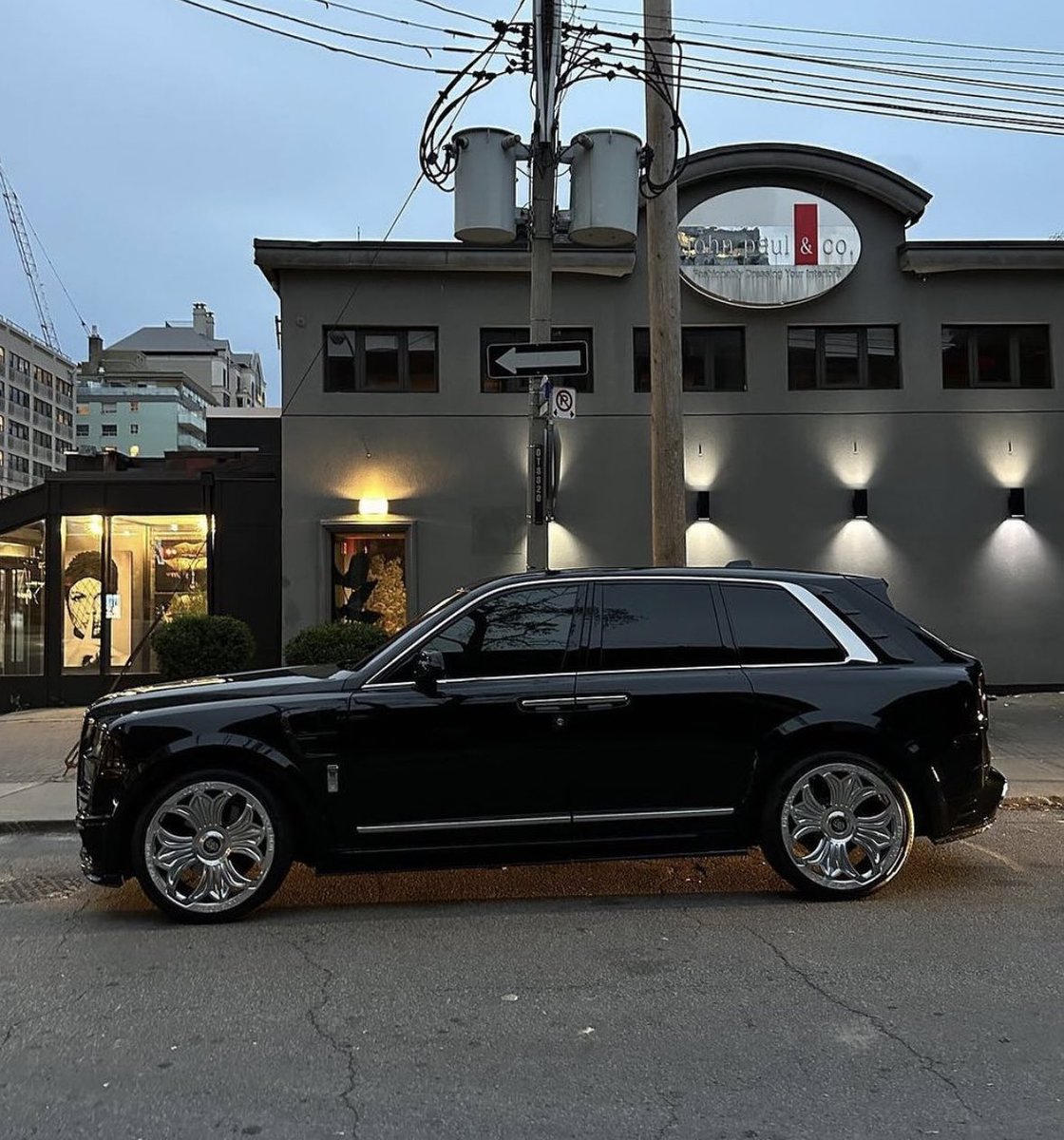 Shtreetwear's tweet photo. Drake's $3,000,000 Chrome Hearts Rolls Royce Cullinan https://t.co/Pyn2hjP9Gk