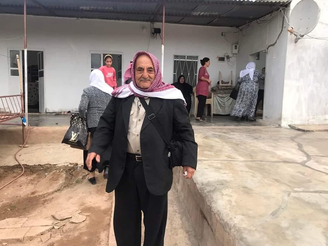 Les djihadistes qui progressent en Syrie ont tué deux Yazidis âgés qui tentaient de fuir Alep.

Il y a actuellement des milliers de Chrétiens et des centaines de Yazidis bloqués à Alep, menacés de génocide.

Où est l’ONU ?
Où est la CPI ?
Où sont les LFistes ?

Rima t’es passée