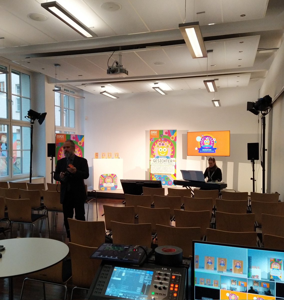 DAK-Gesundheit (@dakgesundheit) on Twitter photo Alles ist fertig! 15 Uhr geht es los. Bundessiegerehrung beim Wettbewerb "Gesichter für ein #gesundesMiteinander": Wunderbare Menschen stehen mit ihrem Einsatz im Rampenlicht. Im Beisein von Ministerin <a href="/lisapaus/">Lisa Paus, MdB</a> & unserem Vorstandschef <a href="/StormAndreas/">Andreas Storm</a> werden sie geehrt. @BMFSFJ Alles ist fertig! 15 Uhr geht es los. Bundessiegerehrung beim Wettbewerb "Gesichter für ein #gesundesMiteinander": Wunderbare Menschen stehen mit ihrem Einsatz im Rampenlicht. Im Beisein von Ministerin <a href="/lisapaus/">Lisa Paus, MdB</a> & unserem Vorstandschef <a href="/StormAndreas/">Andreas Storm</a> werden sie geehrt. @BMFSFJ