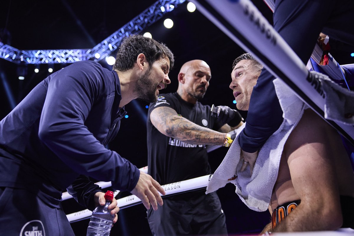 OneEmpireJamie's tweet photo. “Mundo”
Was a pleasure working with the Smith brothers this past weekend as @CallumSmith23 made his return to the ring!!
•
#cutman #handwraps #empire #thebrandofthefightgame
•
@MatchroomBoxing @DAZNBoxing
@swiftysmith @LiamBeefySmith @PaulSmithJnr https://t.co/pEPbAB5tRS