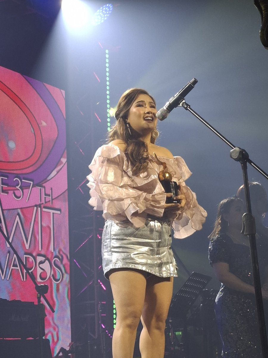 PULPMagazinePH's tweet photo. The Best Collaboration Recording Award at the 37th Awit Awards goes to Troy Laureta, Sheryn Regis, and Wendy Moten for "Come In Out of The Rain"!
#37thAwitAwards #TroyLaureta #SherynRegis #WendyMoten https://t.co/WS2DmHoiaB