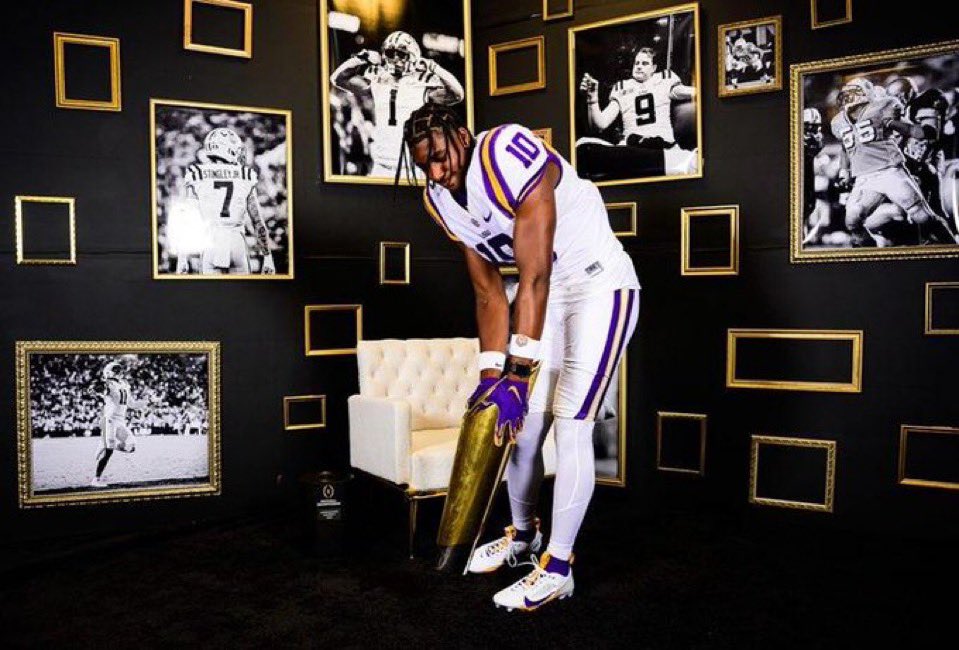 4-Star LB Charles Ross has officially signed with #LSU. The North Shore (Texas) product is rated as the No. 2 LB in the country.