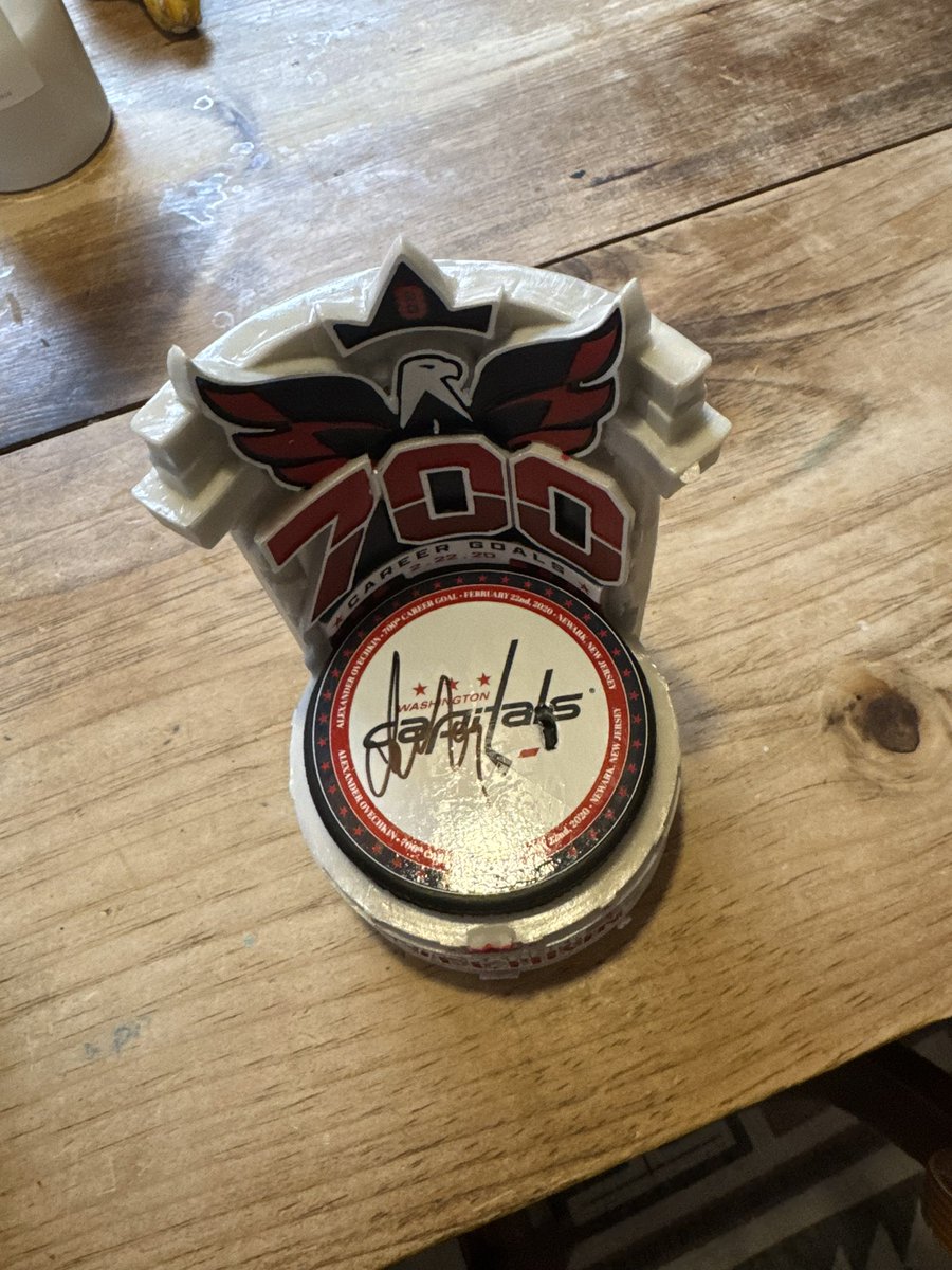 Joshadamfeldman's tweet photo. @rmnb @ovi8 I got the autographed 700 goal @FOCOusa !!! https://t.co/mpr3eH5qrQ
