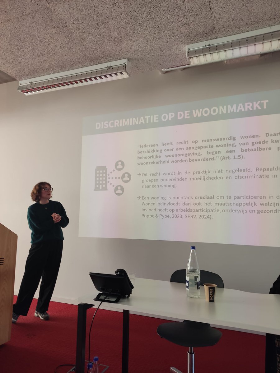 LEVL_be's tweet image. 🧑‍🏫 Collega Rafke gaf deze week enkele gastlessen aan studenten vastgoedmanagement op de @AP_Hogeschool en @hogeschoolUCLL rond discriminatie op de #woonmarkt. Onderzoek wijst er namelijk op dat je zo vroeg mogelijk begint met makelaars op te leiden. Jong geleerd is oud gedaan 👀