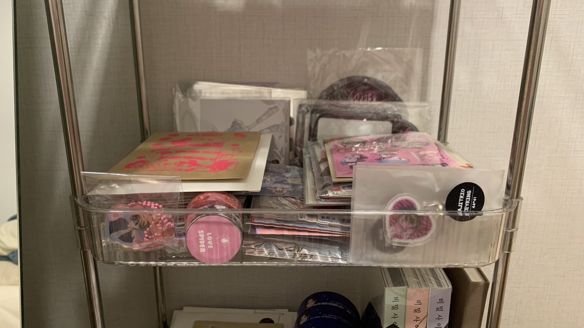 forthoft_'s tweet photo. มี fan art goods ของ tokyo revenger, jjk, evangelion, gintama เหลือเยอะมากเลย ไม่แน่ใจว่าเอามาปล่อยขายแบบไหนดีคะ พอดีอยากโล๊ะของมากๆ น่าจะปล่อยขายเทเลยค่ะ😭 https://t.co/Sad5gIiEFD