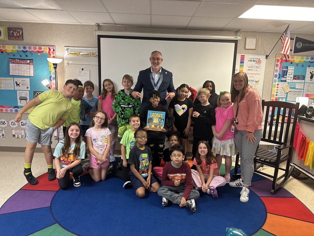 LongwoodGradStudies (@longwoodcgps) on Twitter photo One of our current <a href="/WoodULead1839/">WoodU Lead</a> students, Kara Parr, had a special visit to her classroom from the <a href="/YCSD/">York County School Division</a> Superintendent, Dr. Victor Shandor, who read to her students! #lwgradstudies #longwoodu #woodulead One of our current <a href="/WoodULead1839/">WoodU Lead</a> students, Kara Parr, had a special visit to her classroom from the <a href="/YCSD/">York County School Division</a> Superintendent, Dr. Victor Shandor, who read to her students! #lwgradstudies #longwoodu #woodulead