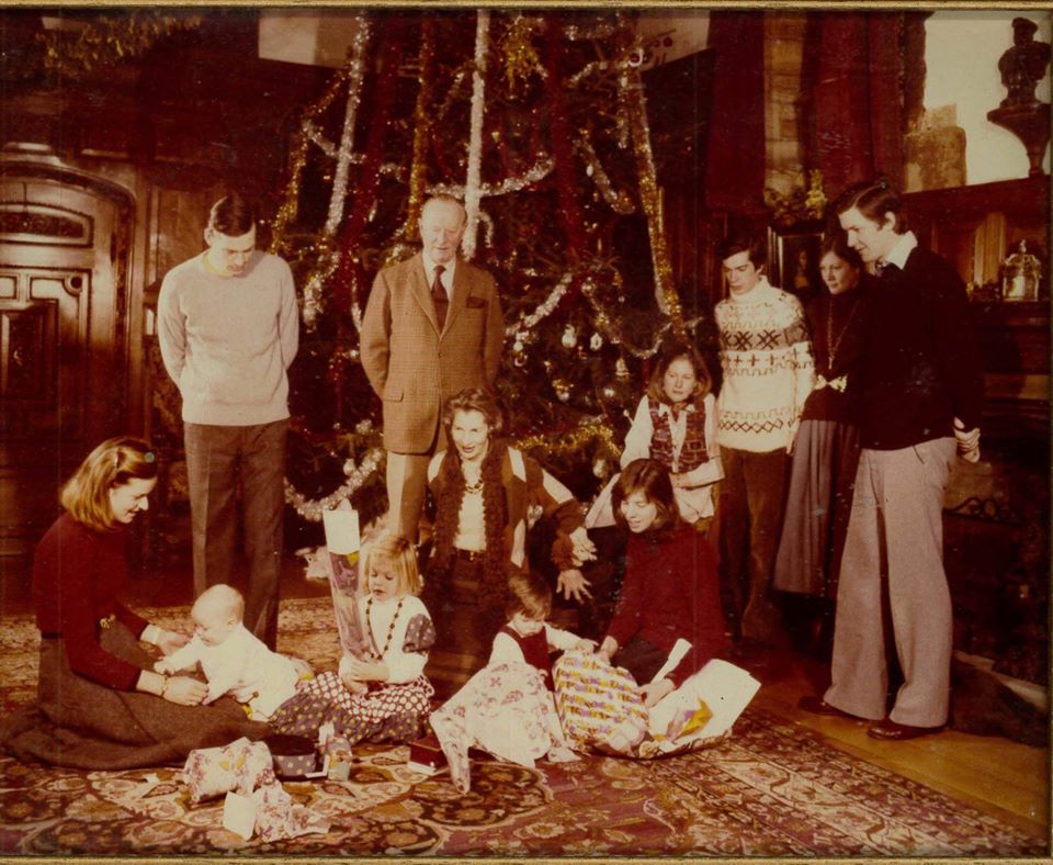 We've pulled this photo out from the archives! The Astors enjoying a tinsel-tastic Christmas in the Inner Hall in the 1970s. Merry Christmas everyone! ✨