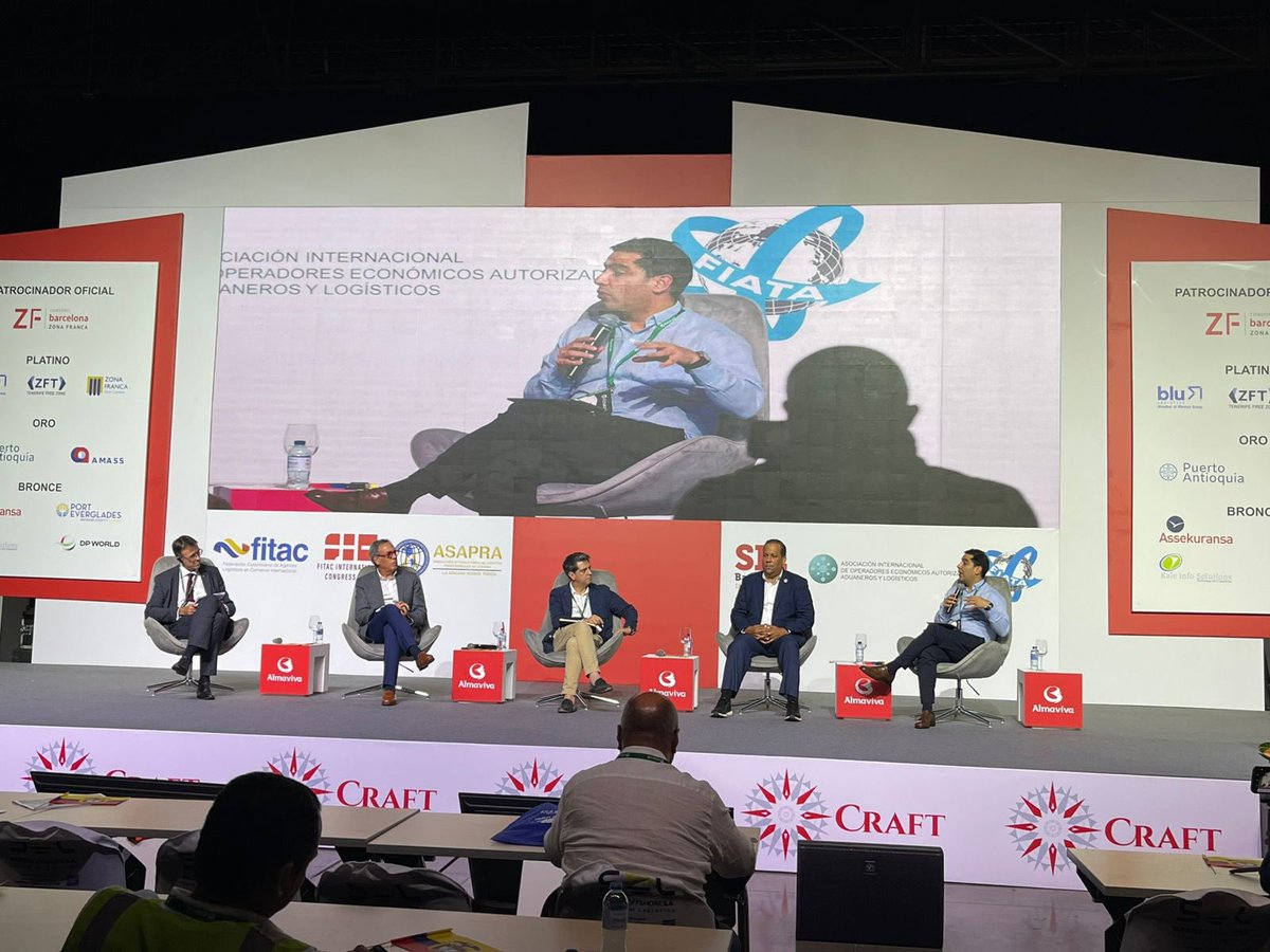 ICACOLOMBIA's tweet photo. #BuenasNoticias 🎖️El #ICA es reconocida por parte del @FITACNAL en el marco del Congreso Internacional; destacando su compromiso con la facilitación del comercio agropecuario en el exterior y la articulación público-privada en beneficio de los empresarios del país 🇨🇴. 🧵👇🏼 https://t.co/B0YlomTvrc