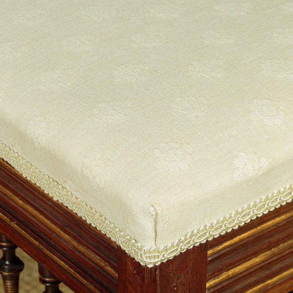 antiques_atlas's tweet image. 🎄For sale on Antiques Atlas we have this Walnut Duet Stool c.1890 antiques-atlas.com/antique/walnut… 🎄Nice fabric so have a closer look
#antiques From Collinge Antiques @CollingeAntique  
#antiquefurniture #antiquestool #antiqueduetstool #antiquepianostool #pianostool #duetstool