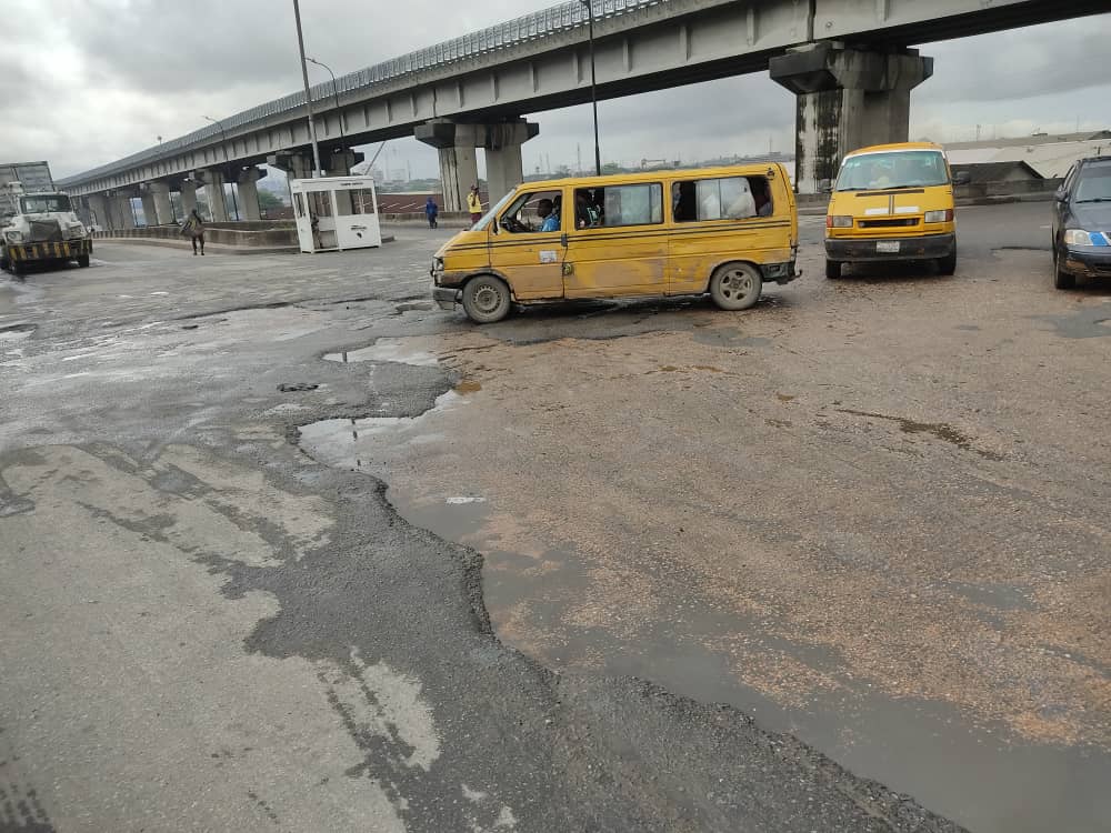 Tracka (@trackang) on Twitter photo N1.2bn was allocated to the Repair of Iganmu Bridge, Lagos state in the 2024 FG Budget.
We tracked and report that this project has not been done.
We call on <a href="/FMWNIG/">Federal Ministry of Works</a>, the implementing agency, to provide the public with details of this project and facilitate its execution. N1.2bn was allocated to the Repair of Iganmu Bridge, Lagos state in the 2024 FG Budget.
We tracked and report that this project has not been done.
We call on <a href="/FMWNIG/">Federal Ministry of Works</a>, the implementing agency, to provide the public with details of this project and facilitate its execution.