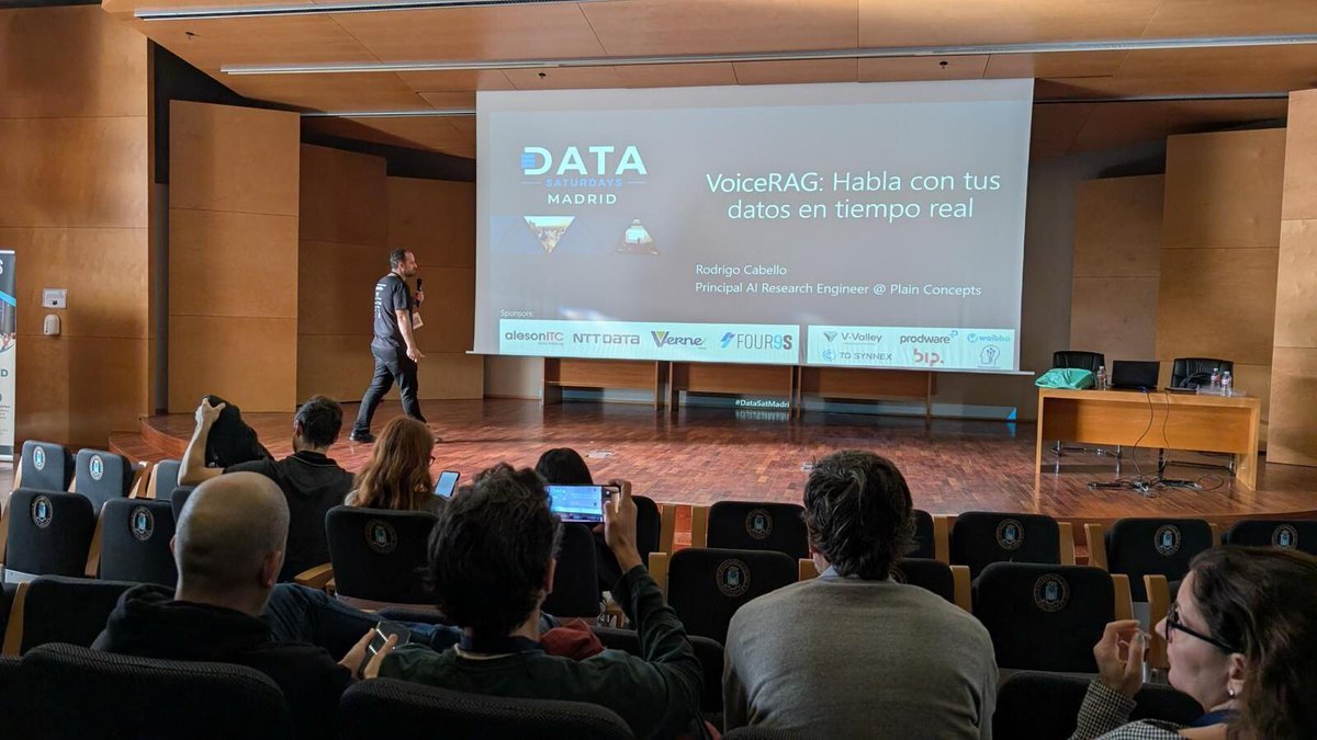 plainconcepts's tweet photo. ¡Nuestro compañero @mrcabellom participó en el #DataSaturday Madrid!🚀
Presentó como crear un #RAG multimodal para consultas en tiempo real sobre documentos e imágenes usando la voz y explicó entre otras cosas como los #VLM mejoran la descripción de imágenes.
¡Muy interesante!🙌 https://t.co/KERT8fvvDM