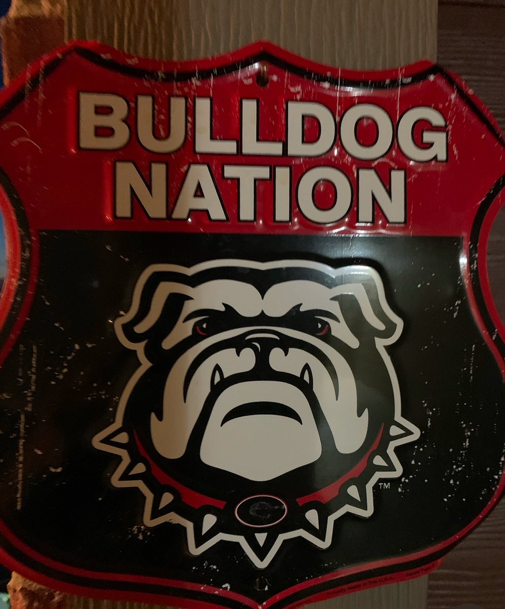 AKCHercules's tweet photo. I gave her that Georgia Bulldogs sign at #Bullybash2020. It was a pleasure meeting her then. She was very gracious and hanged out with us and we sat next to her and Manny while eating out and hanging out by the pool. God bless you Melanie.❤️🙏🌈 https://t.co/vMTR0PtZQt