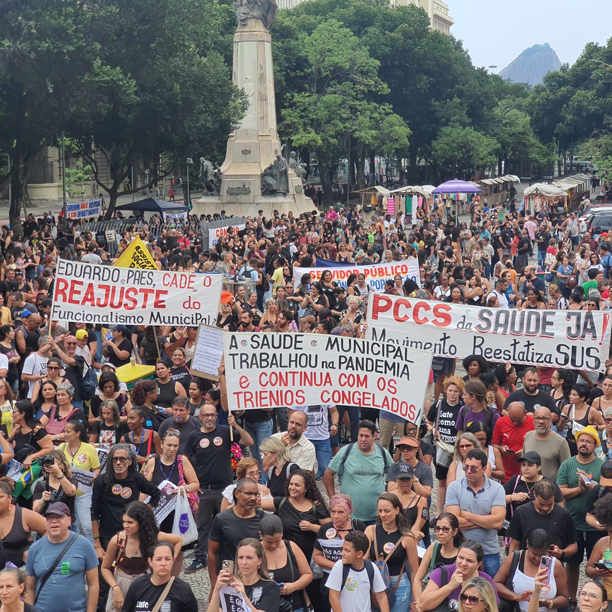 ReestatizaSus's tweet photo. Servidores Municipais estiveram presentes na Câmara na luta contra o PLC 186. 
Nossas reivindicações também são estas:
1) Implementação do PCCS da saúde municipal;
2) Reestatização do SUS;
3) Realização de concurso público Estatutário;(1/3)
#PccsSaudeRio
#NÃOaoPLC186 https://t.co/FnDcd5gqat