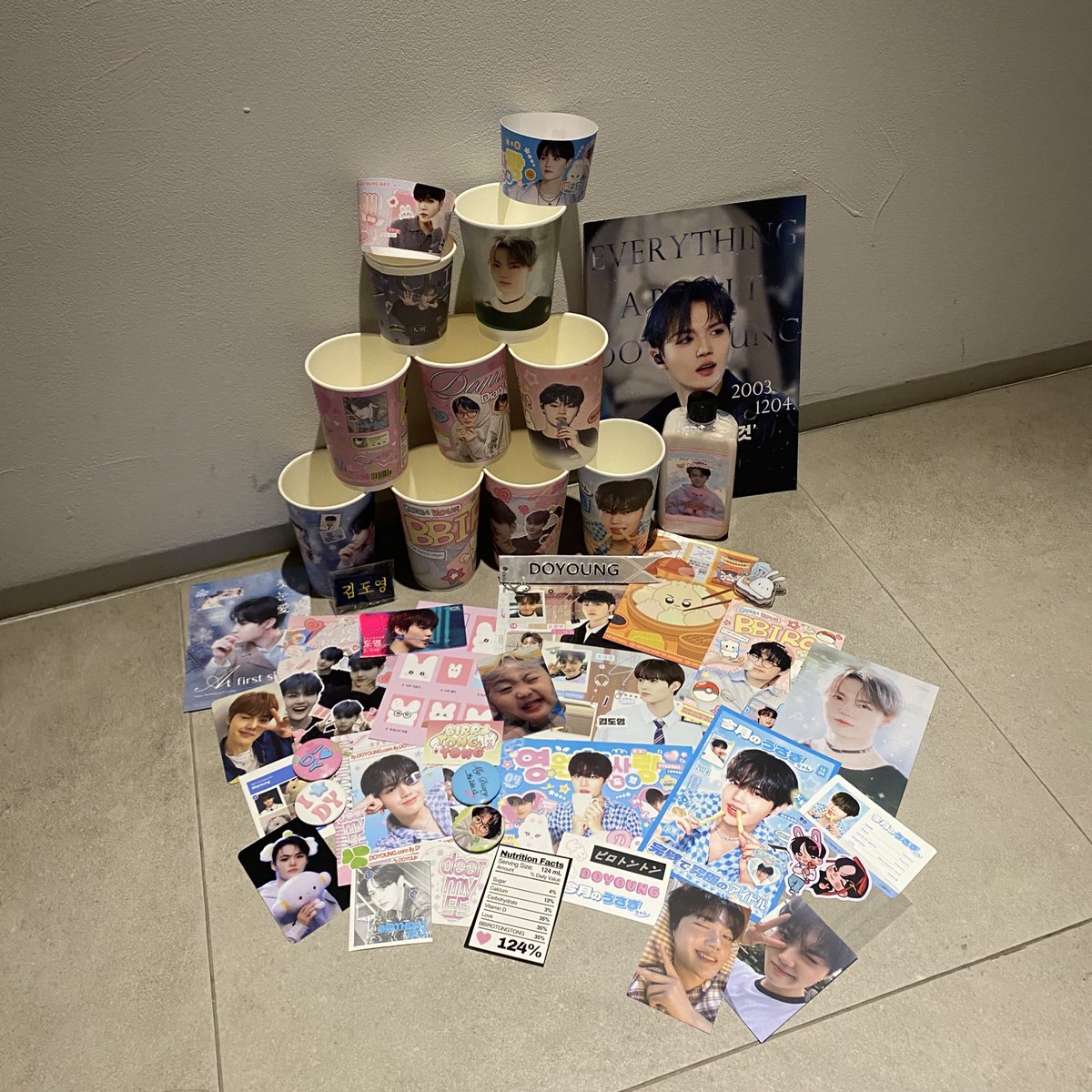 本人不在だし色々起きたし渡韓どうなるかと思ってたけど沢山カフェ回れて楽しかったし大好きで可愛いドタク達に会えて嬉しかった🥹︎💙
ドヨンもドタクも大好き😭
#DoyoungOurDecember4thStar
#12월에_나타난_도영이란_별
#隣で雪が綺麗と笑うのはドヨンちゃんがいい
 #ドヨン #도영 #Doyoung