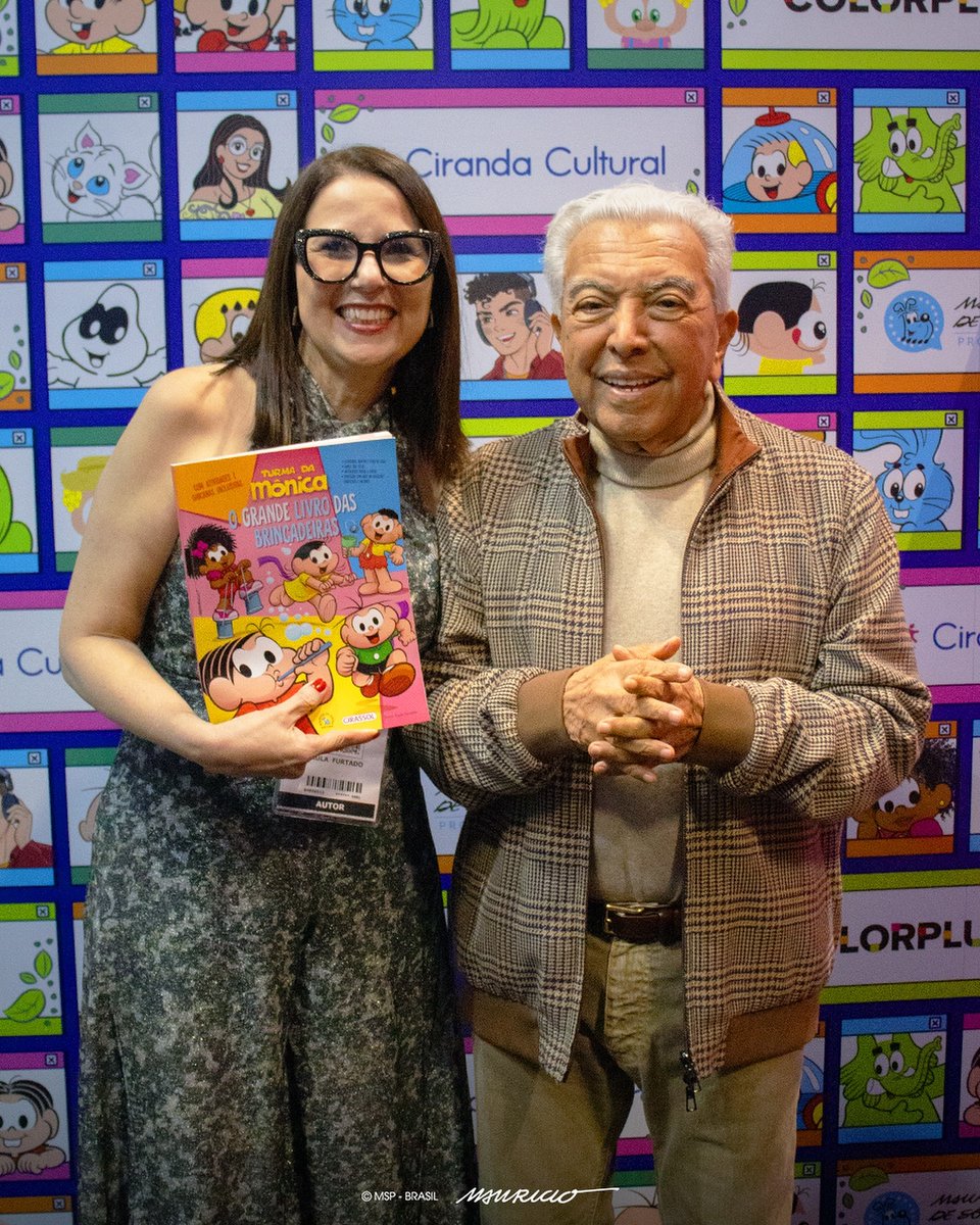 monica_spada's tweet photo. Um de nossos lançamentos na Bienal do Livro 2024 é ´O Grande Livro das Brincadeiras´, da psicopedagoga Paula Furtado em parceria com a MSP. A obra é um incentivo as crianças deixarem as telas e embarcarem em uma jornada de diversão e aprendizado.
 
 https://t.co/qokY10YPwk https://t.co/VLkSTczdRx