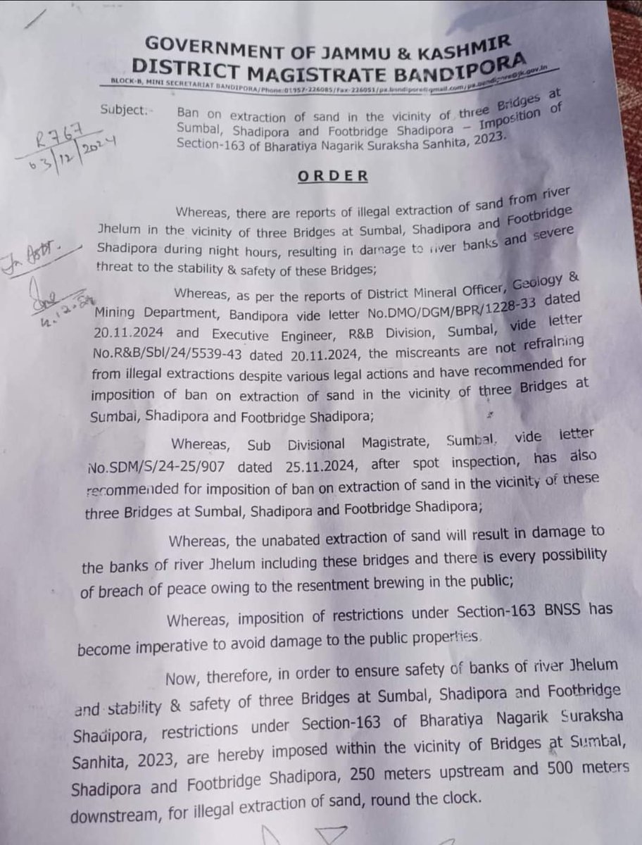 kmrfrontpage's tweet photo. District Magistrate of Bandipora has imposed a strict ban on sand extraction in the vicinity of three key bridges along the Jhelum River: Sumbal Bridge, Shadipora Bridge, and the Footbridge at Shadipora.
@dicbandipora @dcbandipora https://t.co/z9lospTouh