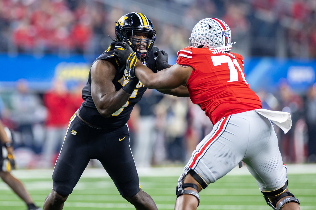 AdamSchefter's tweet image. Ohio State offensive tackle Josh Simmons has declared for the NFL draft. Simmons had season-ending knee surgery after the Oregon game, but his new agent Drew Rosenhaus said surgery went well and he’s already ahead of schedule with his rehab. “Josh will be fully cleared for…