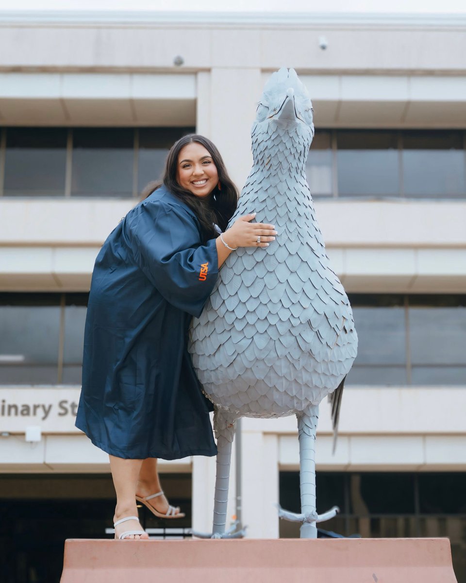 UTSACOEHD's tweet image. 🎓𝗙𝗮𝗹𝗹 𝟮𝟬𝟮𝟰 𝗖𝗼𝗺𝗺𝗲𝗻𝗰𝗲𝗺𝗲𝗻𝘁 𝗣𝗿𝗼𝗳𝗶𝗹𝗲: Denise Salas, a first-gen student, gained experience through clinical teaching with kindergarteners while also supporting future educators at @COEHD_SCC.
      
📰 bit.ly/3CVE1Xl
      
#UTSA #UTSAGrad24