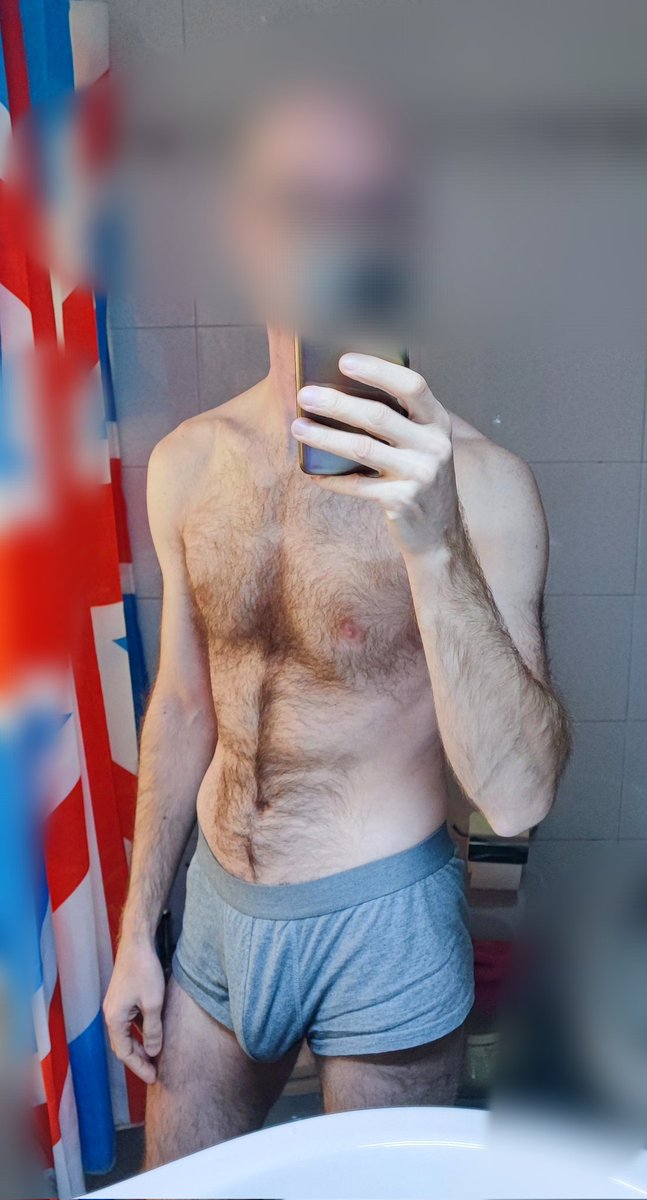 A voi piace l'intimo grigio? 
Do you like grey #underwear?
#gingerman #redhair #body in #workprogress
#softporn #chest #bulge