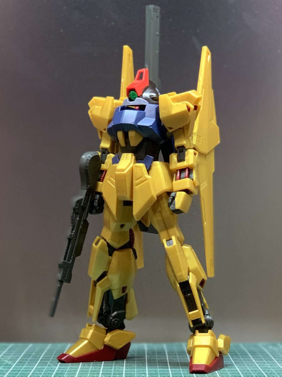 zaku3runrun's tweet photo. えこれ身内でめっちゃ論争になったんだけどどっちがエロい？？？？？
リック式(左)か百ディアス(右)。
俺は圧倒的にリック式。変則的女型ロボ感があってスレンダーで良い。 https://t.co/WB7ggJo4ob