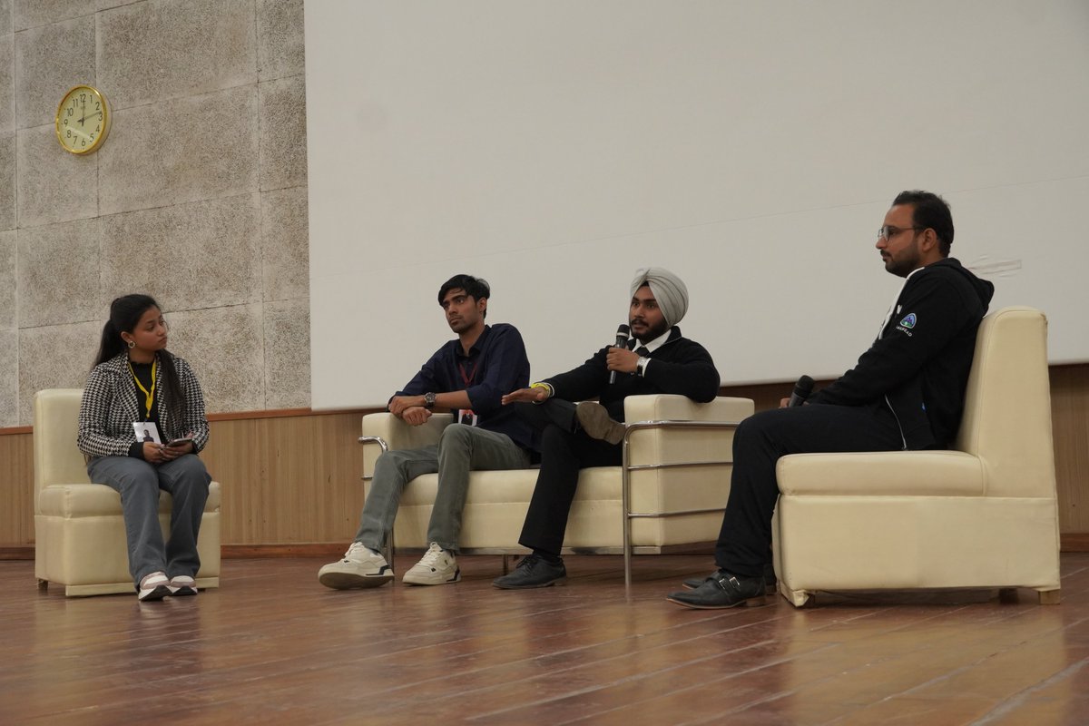 vikramjeet_tech's tweet photo. Spoke at GDG Innova 2024 @ IIIT Delhi! 🚀 Joined a power-packed panel on The Future of AI & ML with Vishesh Tripathi & Naman Markan. Big thanks to GDG GCET team for hosting the event🙌 #AI #ML #GDG #Innova2024 #IIITDelhi https://t.co/oYsZOVcoZH