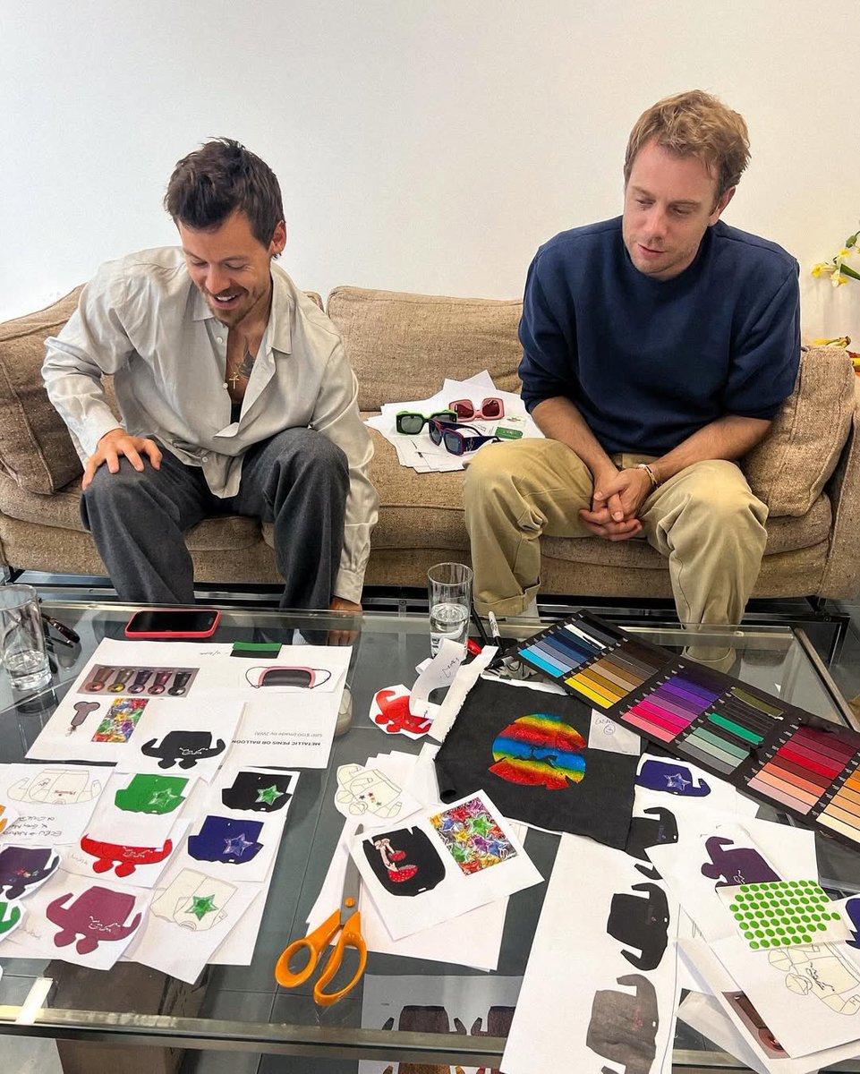 hsdaily's tweet photo. Pleasing via Instagram:

“Harry Styles and Jonathan Anderson in London for Pleasing x JW Anderson, May 2024—together finishing the collection’s designs, choosing nail polish names, and creating Harry’s own version of the signature Bumper 15 bag.” https://t.co/j4lN1YTstT