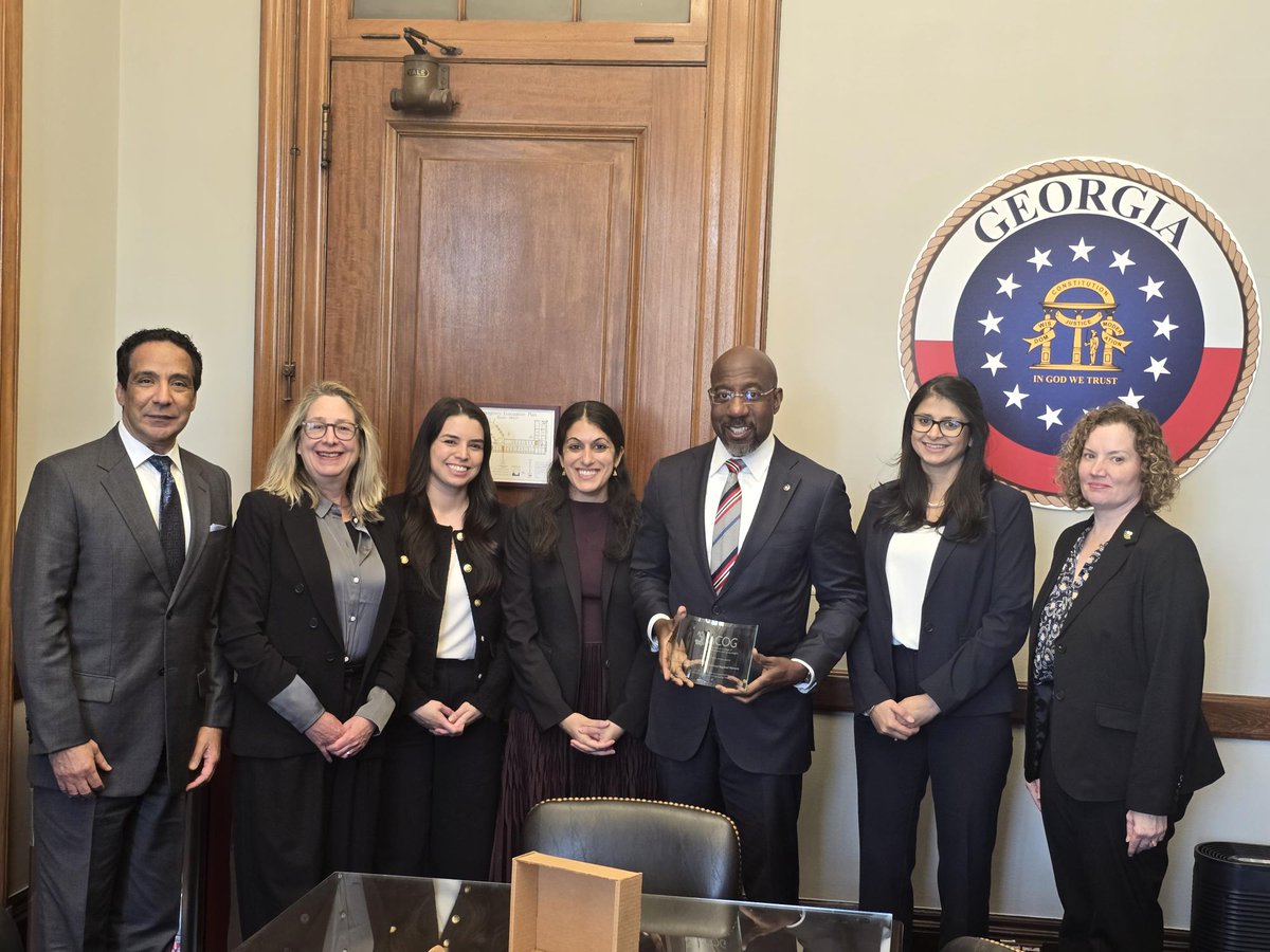 ACOGAction's tweet image. Yesterday, ACOG members proudly presented @SenatorWarnock with the 2024 ACOG Public Service Award in honor of his work on maternal mortality and his introduction of the Preventing Maternal Deaths Reauthorization Act.