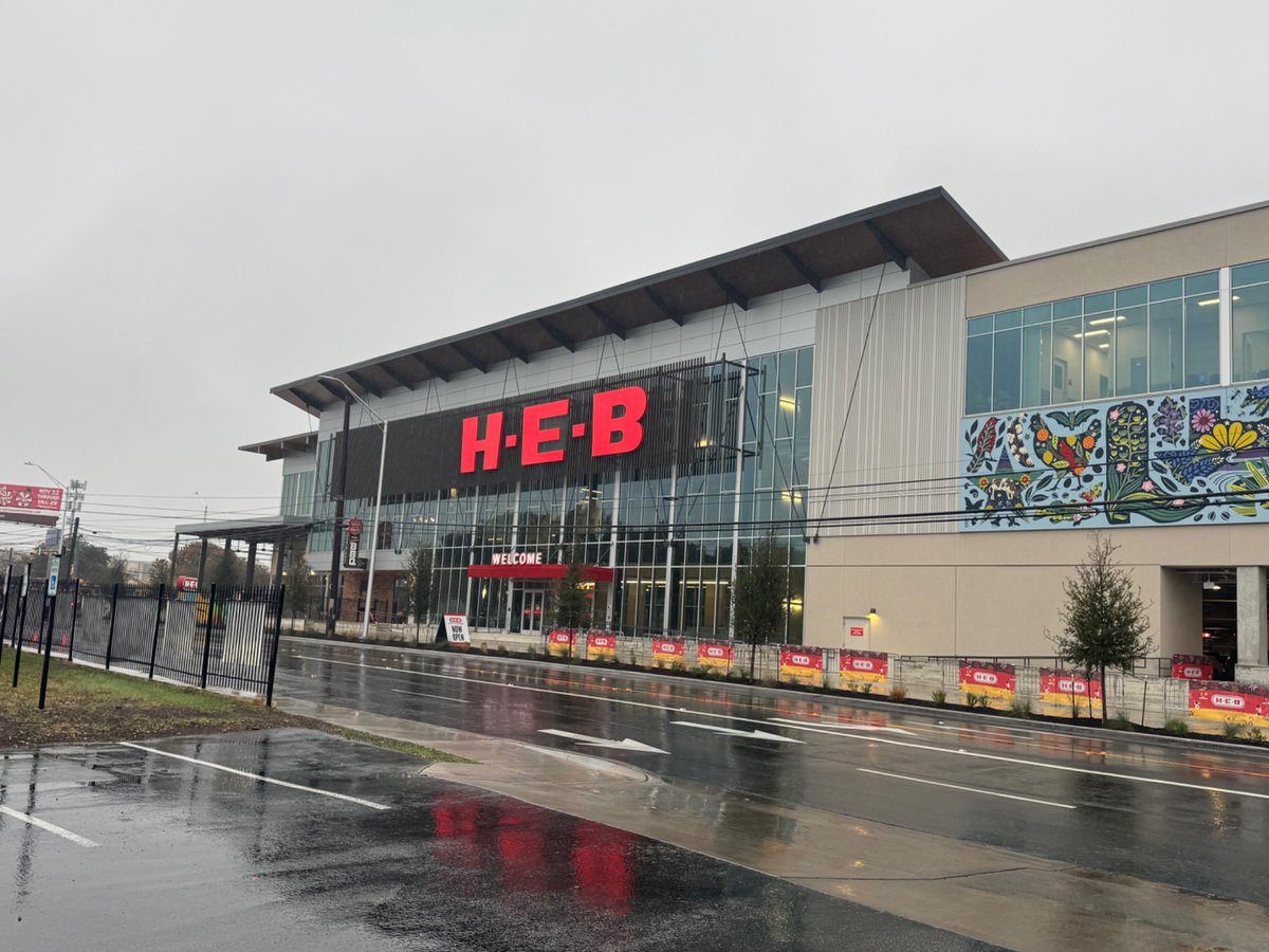 cityjane's tweet photo. New South Congress @HEB is officially open 🙌🙌 https://t.co/b3vLEyqUHO