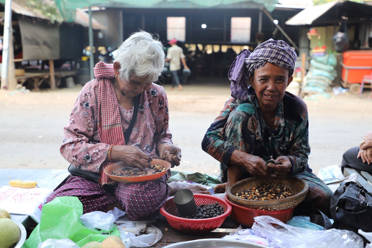 UNESCOCambodia's tweet photo. 🎉UNESCO congratulates Cambodia for the inscription of the Krama onto the Representative List of the #IntangibleCulturalHeritage of Humanity 🧵 🇰🇭
👉Learn more about this unique expression of Cambodian culture, and the efforts made to preserve it here https://t.co/xBzEFIohov https://t.co/0MaRZ5O28S