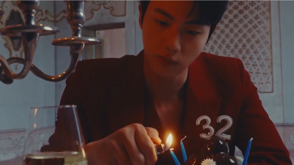 jinnieslamp's tweet photo. 📣 Let’s trend!! 

#HappyForeverWithJin
#WeWillAlwaysComeToJin https://t.co/4H3Gmpup02