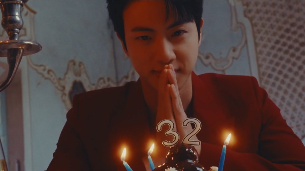 jinnieslamp's tweet photo. 📣 Let’s trend!! 

#HappyForeverWithJin
#WeWillAlwaysComeToJin https://t.co/4H3Gmpup02