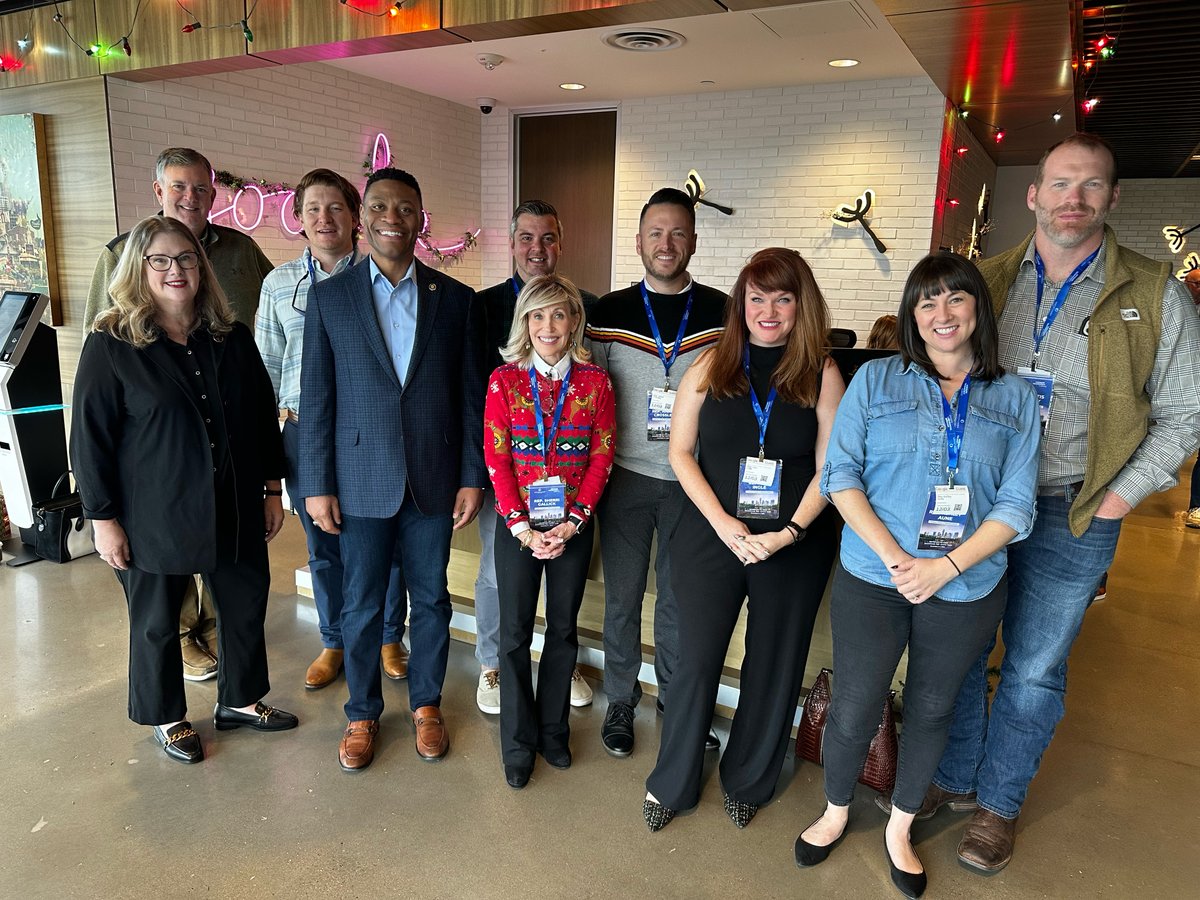 MissouriChamber's tweet photo. We're excited to be in Austin, Texas, with members of the Missouri Technology Alliance and the Legislative Innovation and Technology Caucus:

▶️ Learning about the partnership between @Google and @utsystem; 
▶️ Discussing AI with Texas Rep. @angelia_orr;
▶️ Touring an @amazon fulfillment center.