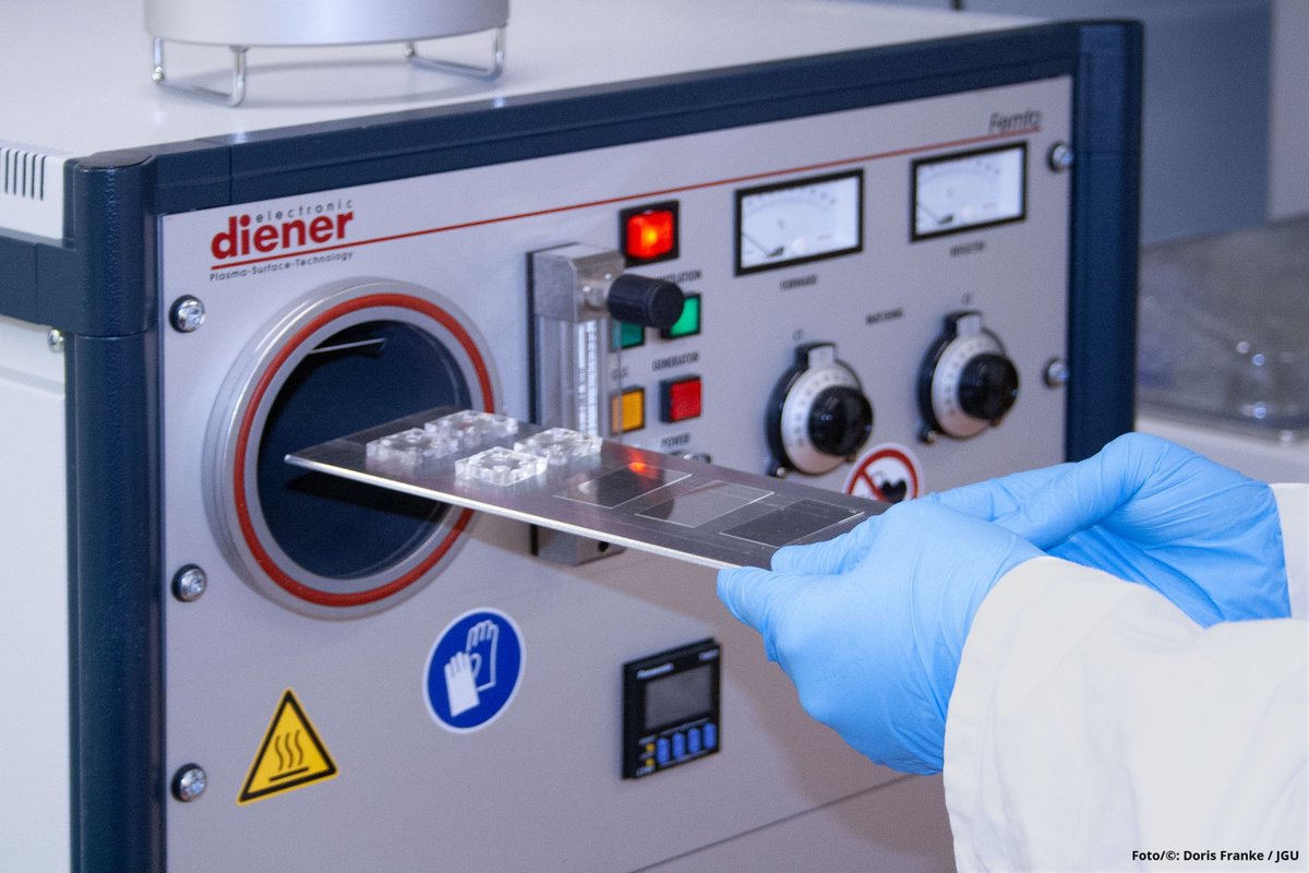 uni_mainz's tweet image. #Biomaterialien für die Regeneration von #Nervenzellen: #CarlZeissStiftung fördert Projekt "InteReg" / Kooperationsprojekt der #UniMainz mit @mpi_polymer
und @LIRgGmbH erhält sechs Millionen Euro presse.uni-mainz.de/biomaterialien… @CZ_Stiftung