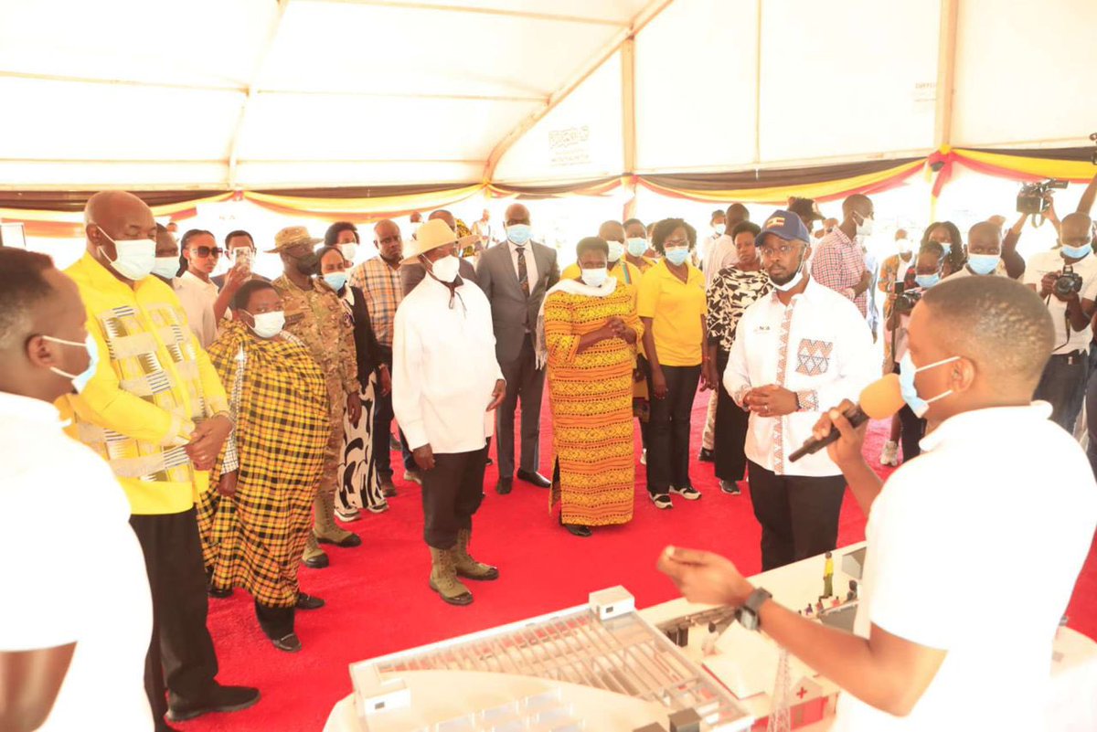 CHRISBARYOMUNS1's tweet image. Today,as President @KagutaMuseveni inaugurates Phase V of the NBI, broadband is transforming Uganda by narrowing the digital divide. Throughout Uganda’s entirety,the digital economy is unlocking unprecedented opportunities in education,employment and entrepreneurship.@MoICT_Ug