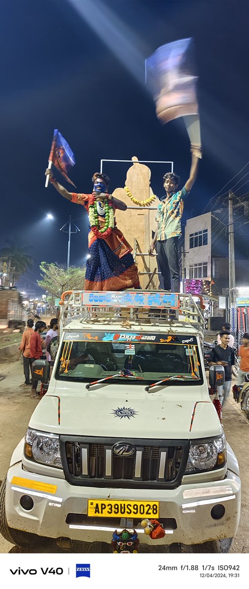 jagadeesan_dev's tweet photo. #Pushpa2 celebrations 🔥💥

#Pushpa2TheRule #AlluArjun

https://t.co/iSoQCs5cFX
