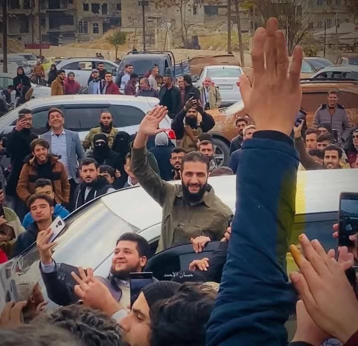 عاااااجل وحصري
ظهور الإمام والمرشد الأعلى للشيعة أبو محمد الجولاني في شوارع حلب يسلم عليكم 😜
#ردع_العدوان 
#حلب_الشهباء